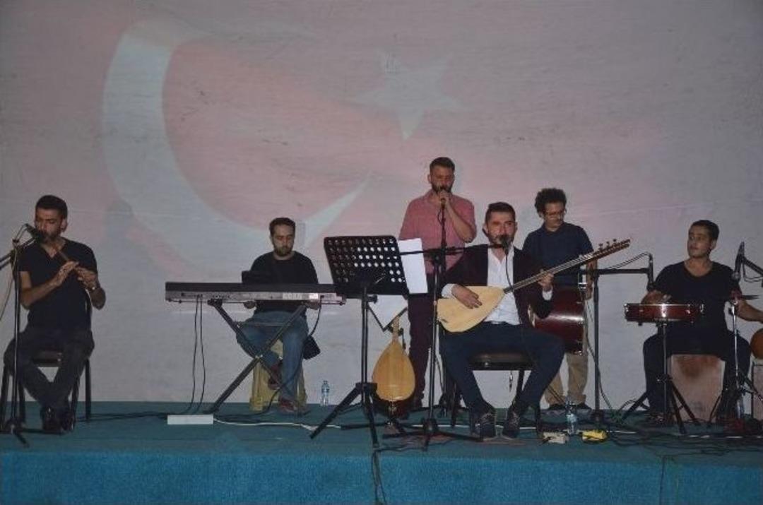 Demokrasi N&ouml;betinde Kahramanlık T&uuml;rk&uuml;leri