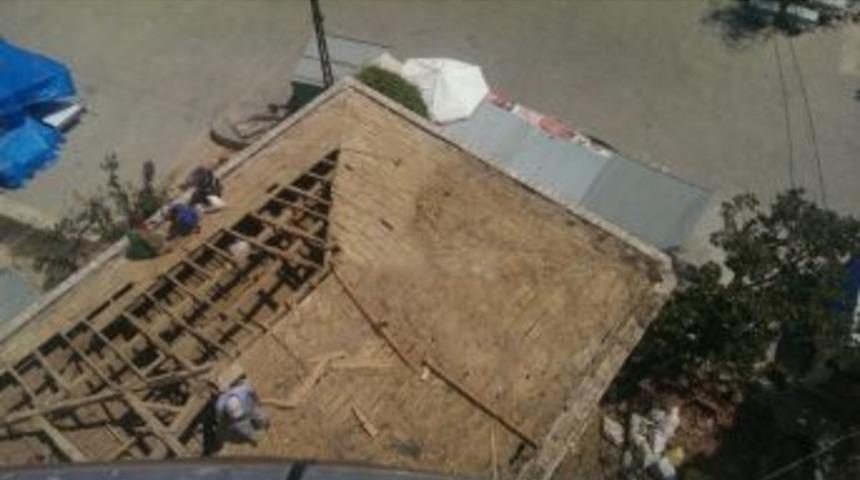 Gelibolu Burhanlı Camii&rsquo;nin &Ccedil;atısı Değişiyor