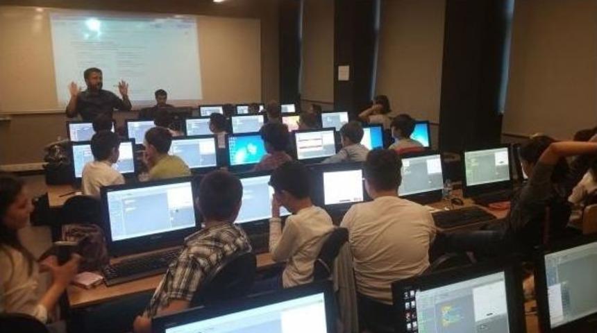 &Ouml;ğrenciler İ&ccedil;in Robotik Ve Kodlama Eğitimi