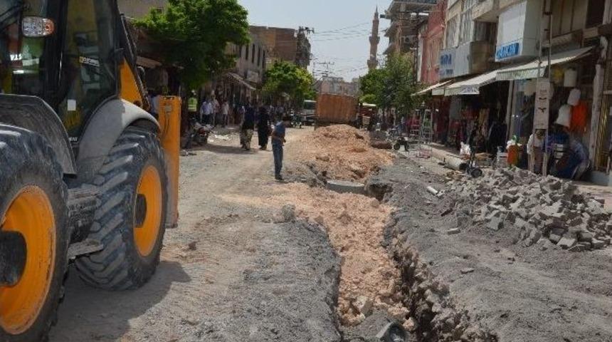Prestij Projesinde İlk Asfalt Eski Urfa Caddesine D&ouml;k&uuml;ld&uuml;
