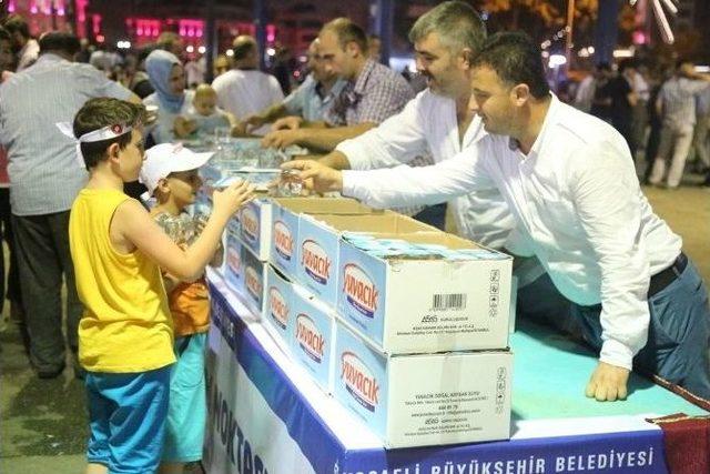 Büyükşehir, Demokrasi Nöbetlerinde Seferber Oldu