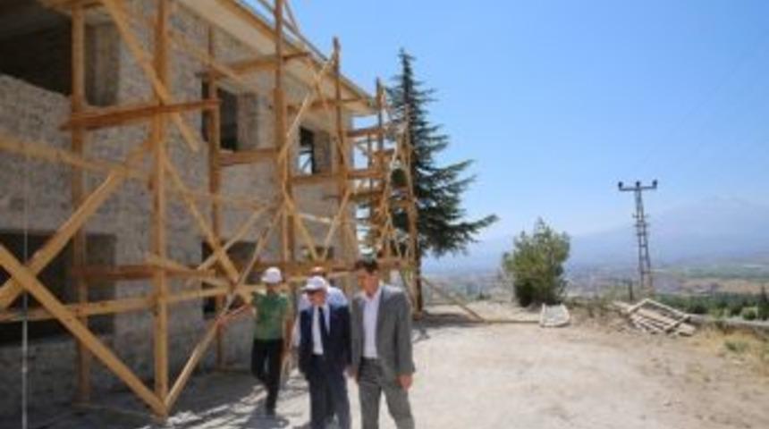 Başkan &Ccedil;olakbayrakdar, "tarihi Okul Yeniden Gen&ccedil;lerin Hizmetinde Olacak"