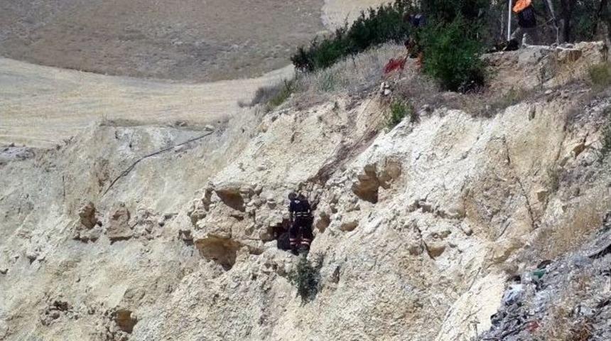 Uçurumda Mahsur Kalan Keçi Son Anda Kurtarıldı