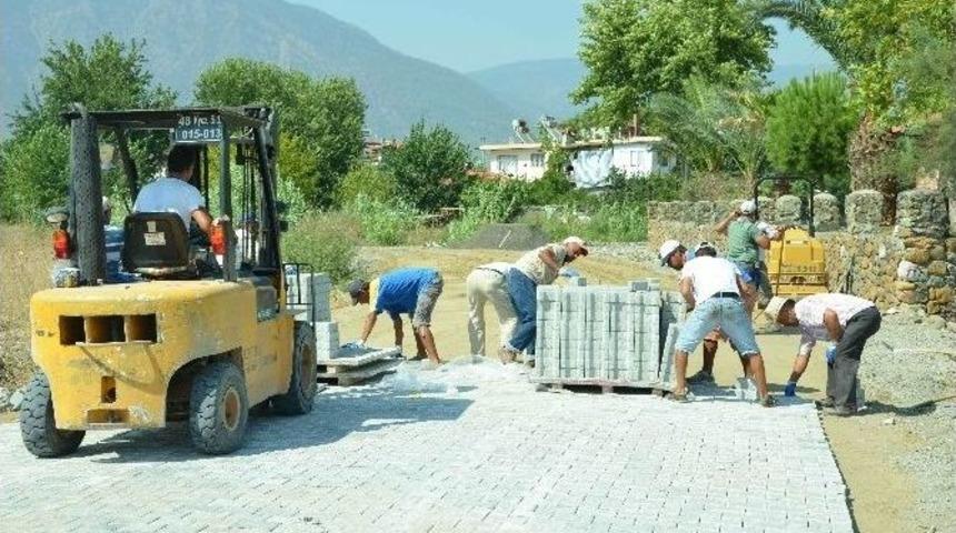 K&ouml;yceğiz&rsquo;de Kilit Parke D&ouml;şeme &Ccedil;alışmaları Devam Ediyor