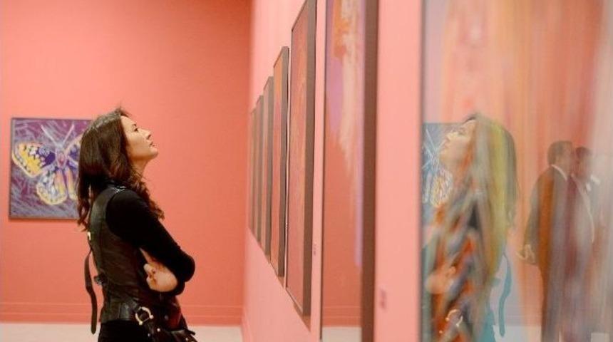 Aks&rsquo;den Warhol&rsquo;a Doğum G&uuml;n&uuml; Armağanı