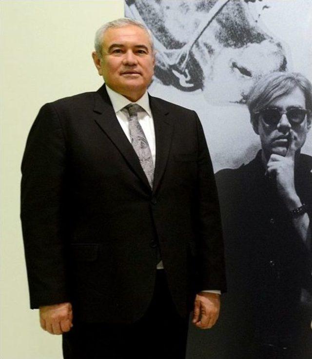 Aks’den Warhol’a Doğum Günü Armağanı