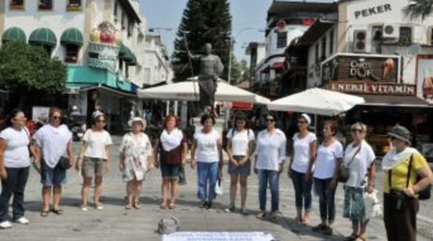 Ezidi Kadınlar İ&ccedil;in Bir Dakikalık Sessizlik Eylemi