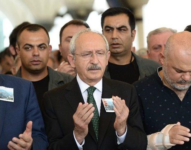 Kılıçdaroğlu Eski Belediye Başkanı Özgün’ün Cenaze Namazına Katıldı