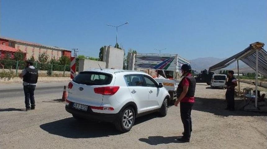 Kadın Ter&ouml;ristin Boynunda Ha&ccedil; Şeklinde Kolya &Ccedil;ıktı