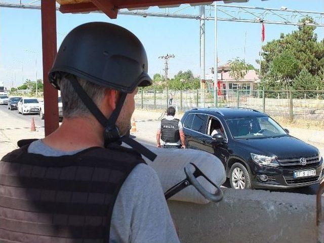 Kadın Teröristin Boynunda Haç Şeklinde Kolya Çıktı