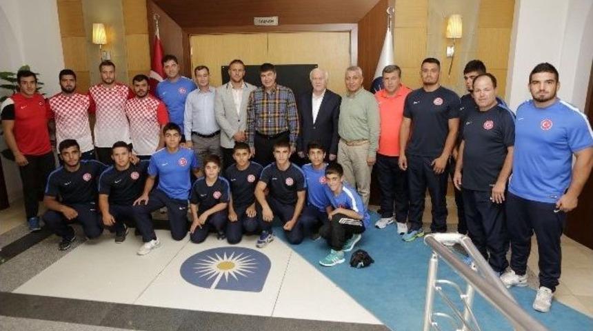 Şampiyon G&uuml;reş&ccedil;ilerden T&uuml;rel&rsquo;e Ziyaret