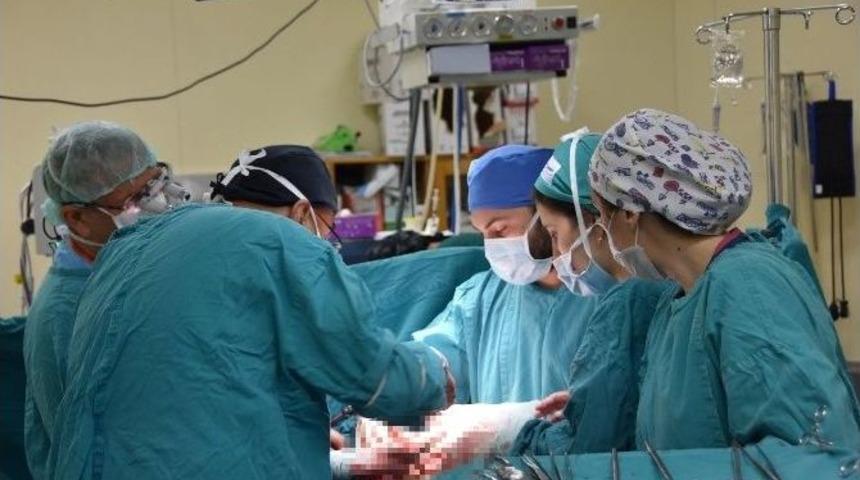 14 Yaşındaki &Ccedil;ocuktan 3.6 Kilo T&uuml;m&ouml;r &Ccedil;ıkartıldı