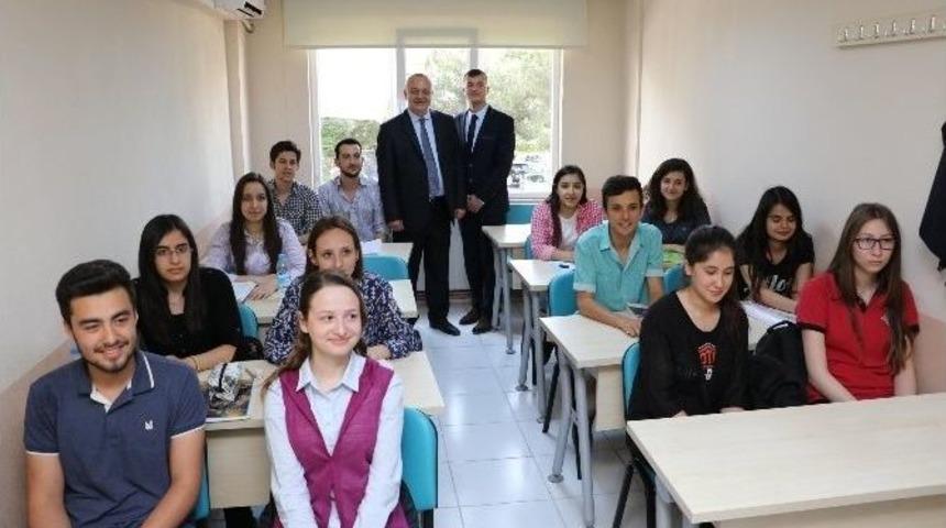 Manisa B&uuml;y&uuml;kşehir&rsquo;den Gen&ccedil;lere Eğitimde B&uuml;y&uuml;k Destek
