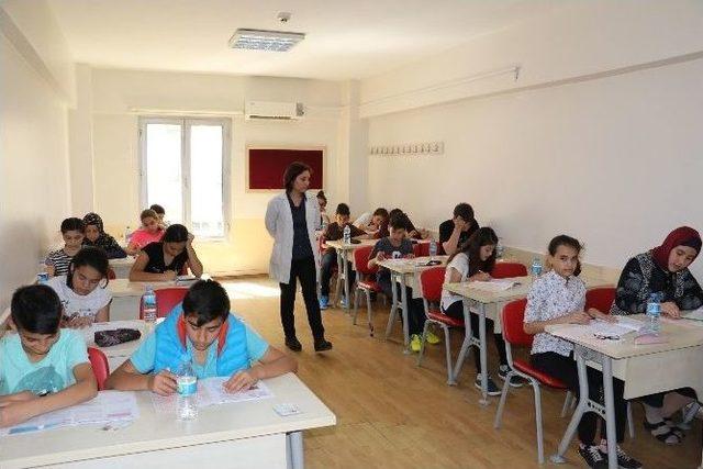 Manisa Büyükşehir’den Gençlere Eğitimde Büyük Destek