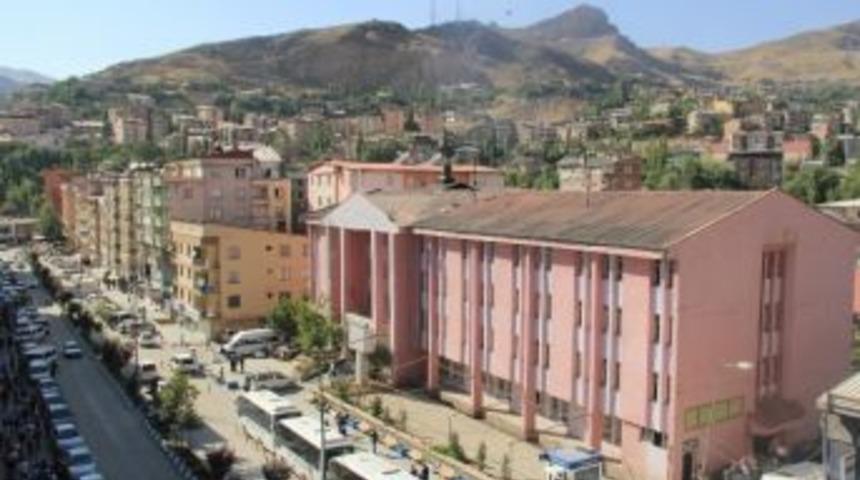 Hakkari’de Aşırı Sıcaklar Bunalttı