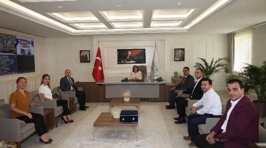 İnşaat M&uuml;hendisleri B&uuml;y&uuml;kşehir Belediye Başkanı Fatma Şahin İle Bir Araya Geldi