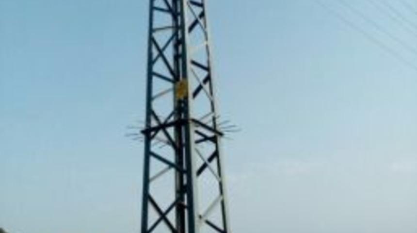 Elektrik Direğine &Ccedil;ıkıp İntihara Kalkıştı