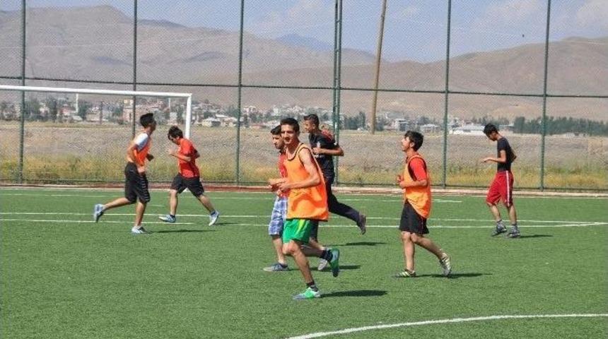 Y&uuml;ksekova Belediyespor Kul&uuml;b&uuml;&rsquo;nde Alt Yapı Se&ccedil;meleri Başladı