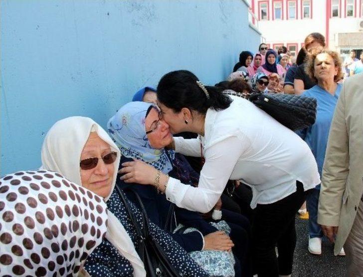 Denizde Boğulan Doktor İçin Hazin Tören G3