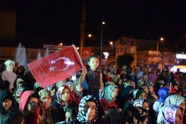 Başkan Külcü, Alaca’da Demokrasi Nöbetine Katıldı