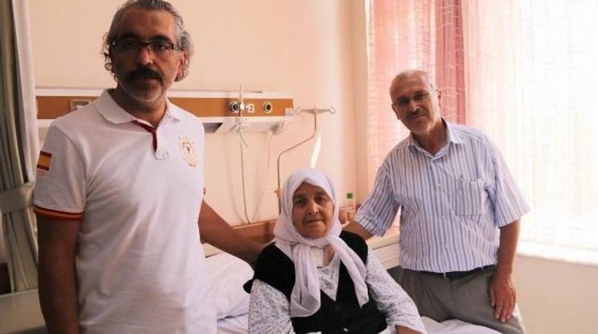 Erü Hastaneleri’nde İlk Kez Lokal Anesteziyle Paratiroid Tümörü Ameliyatı Yapıldı