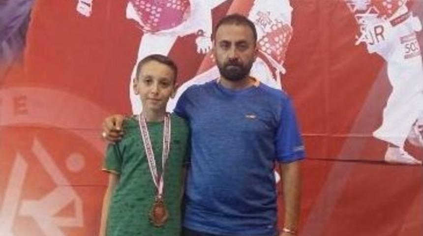 Taekwondo T&uuml;rkiye Şampiyonu Enes G&uuml;neş Gururlandırdı