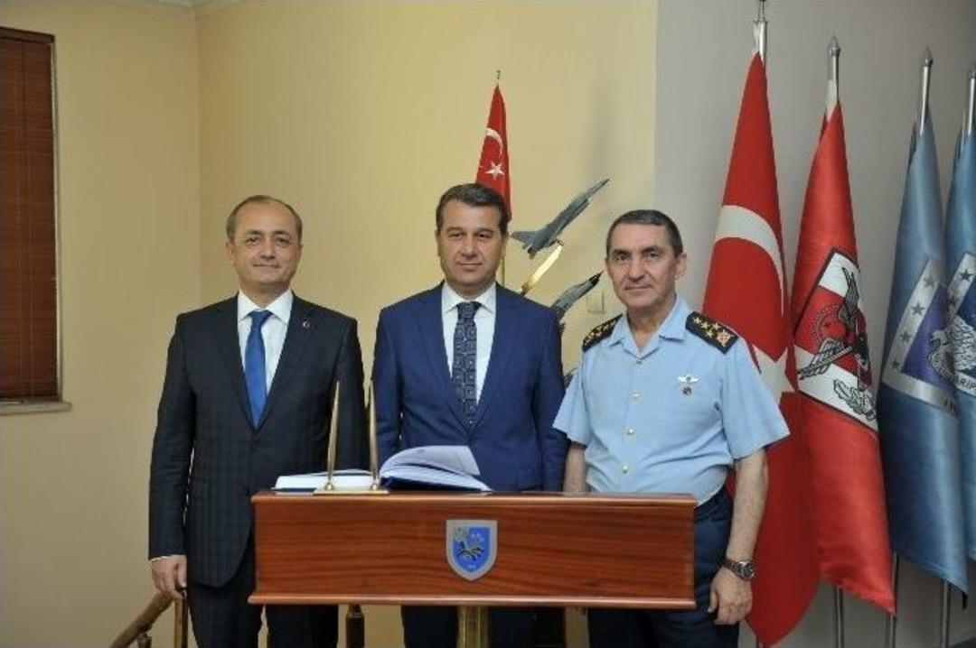 Vali &Ccedil;elik Ve Başsavcı Kapıcı&rsquo;dan Garnizon Komutanı K&uuml;&ccedil;&uuml;kaky&uuml;z&rsquo;e Ziyaret
