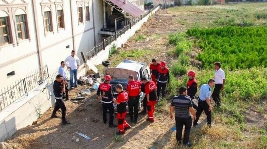 Sivas&rsquo;ta Otomobil Fidanlığa U&ccedil;tu: 2 Yaralı