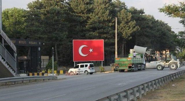 Komando Tugayı’nın Önündeki Beton Bloklar Kaldırıldı