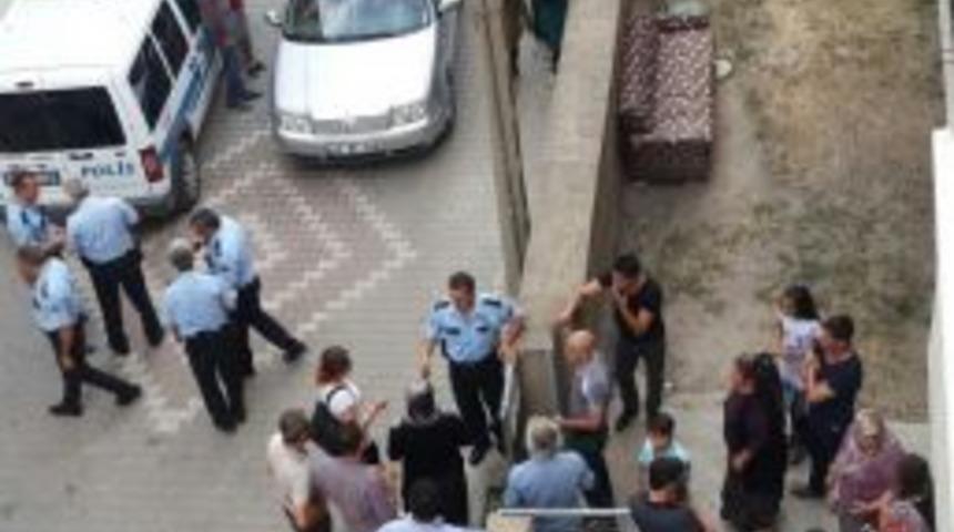 G&uuml;nd&uuml;z Vakti Hırsızlık Yapmak İstedi, Polise Yakalandı