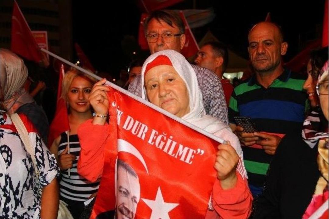 Samsun&rsquo;da Demokrasi N&ouml;beti Devam Ediyor