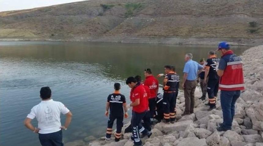 G&ouml;lete D&uuml;şen Gen&ccedil; Boğularak Hayatını Kaybetti