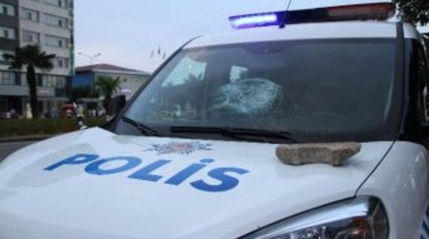 Samsun&rsquo;da Polis Aracına Taş Atan Kadın G&ouml;zaltına Alındı