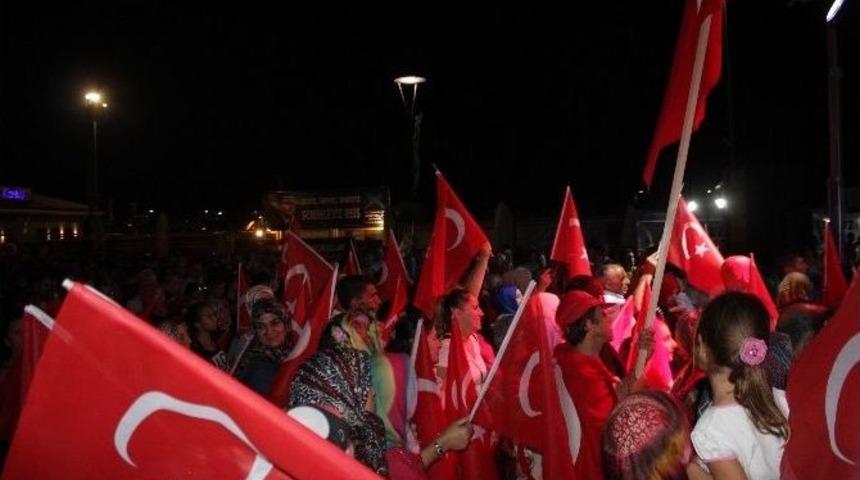 &Ccedil;anakkale&rsquo;de Demokrasi N&ouml;beti Devam Ediyor