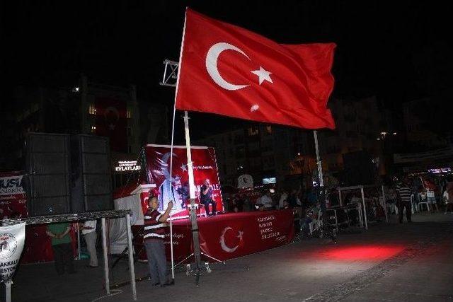 Çanakkale’de Demokrasi Nöbeti Devam Ediyor