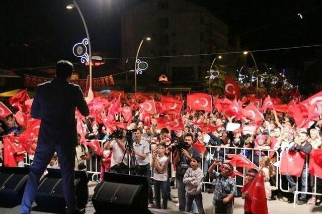 Uğur Işılak Bolu’da Demokrasi Nöbetinde Binlerce Kişiyi Coşturdu