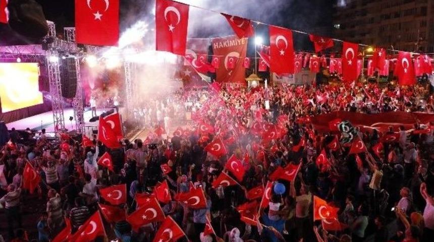 Antalya&rsquo;daki Patlama Demokrasi N&ouml;betine Engel Olamadı