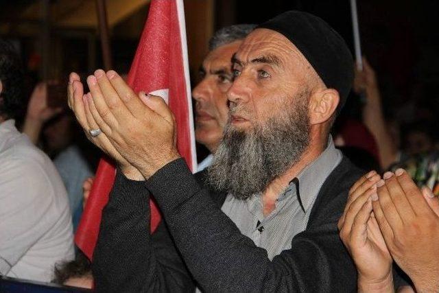 Vali Aktaş’dan Hacı Adaylarına, “darbecileri Gözünüzün Önüne Getirin Taşlayın” Dedi