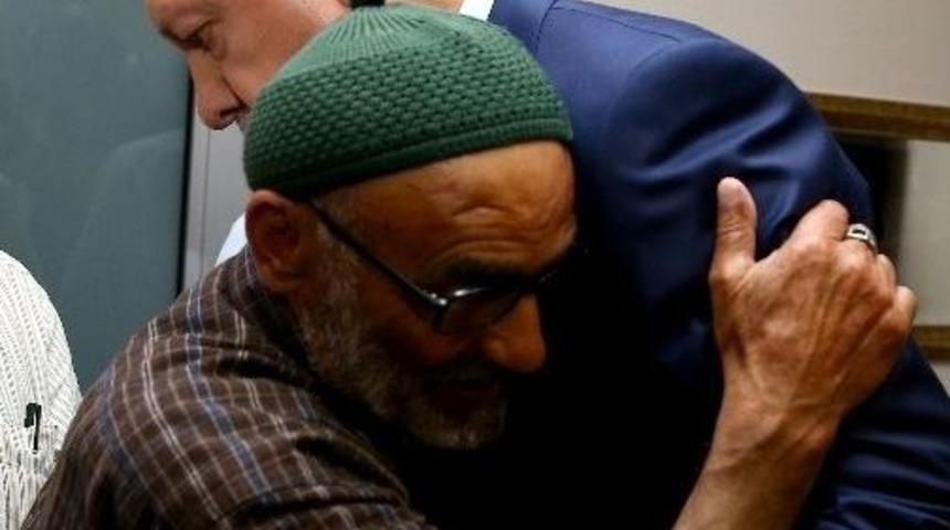 Cumhurbaşkanı Erdoğan, Şehit Ailesini Ziyaret Etti