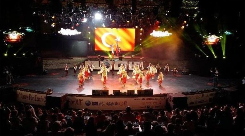 Mustafa Yıldızdoğan "t&uuml;rkiyem" İle Duygulandırdı