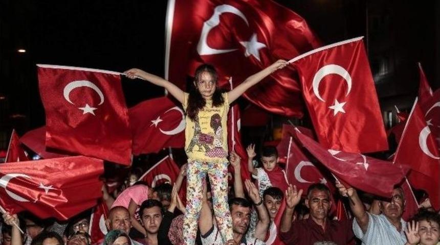 Demokrasi N&ouml;beti 20. G&uuml;n&uuml;nde Artan İlgiyle Devam Ediyor