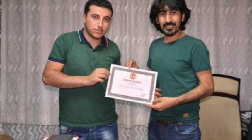 İha Muhabiri Okay&rsquo;a Başarı Belgesi