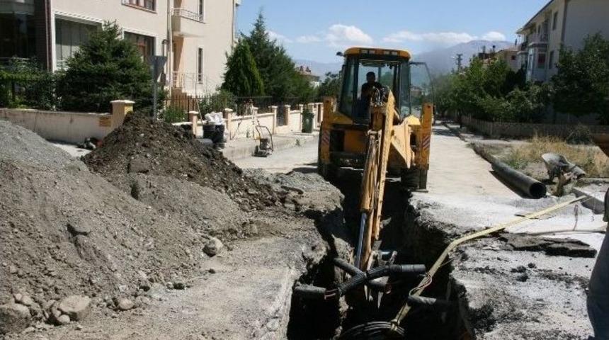 Kanalizasyon Hattı Yenileme Çalışmaları Devam Ediyor