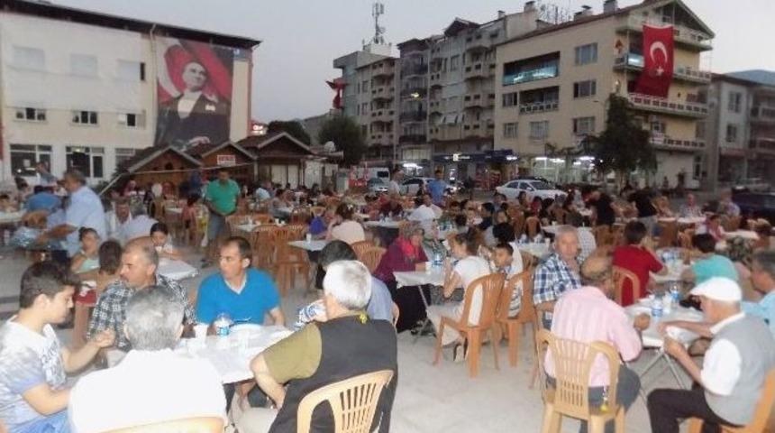 Karacasu Sydv’den Demokrasi Nöbetinde Pilav Ayran İkramı