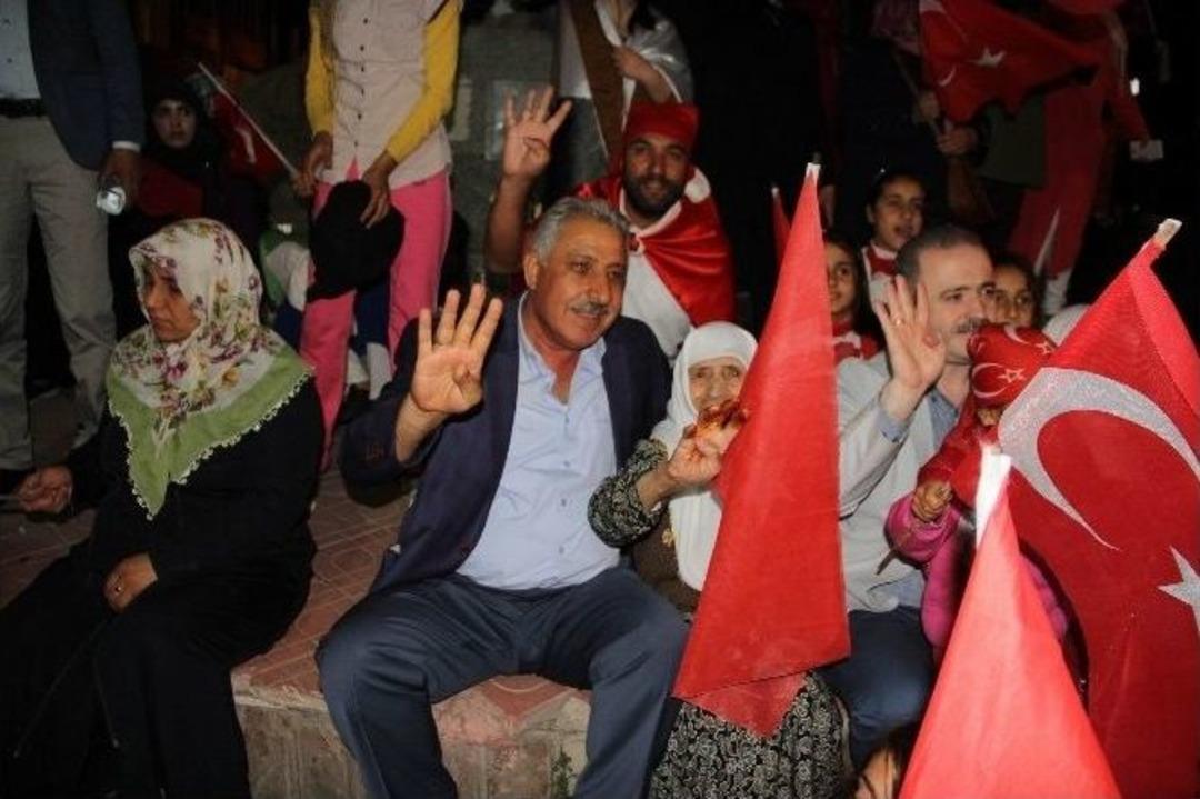 &rsquo;demokrasi N&ouml;betine&rsquo; Vatandaşlardan Destek