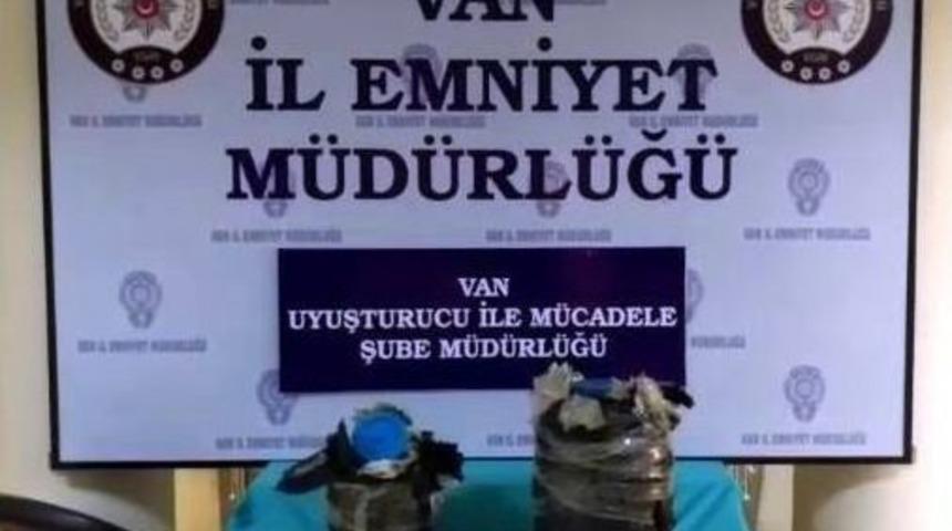 Toprağa G&ouml;m&uuml;l&uuml; Peynir Bidonu İ&ccedil;erisinde 35 Kilo Esrar Ele Ge&ccedil;irildi