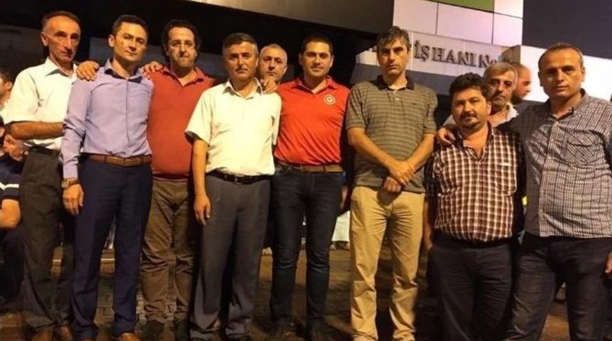 Yağmur Altında Demokrasi N&ouml;betine Devam Ettiler