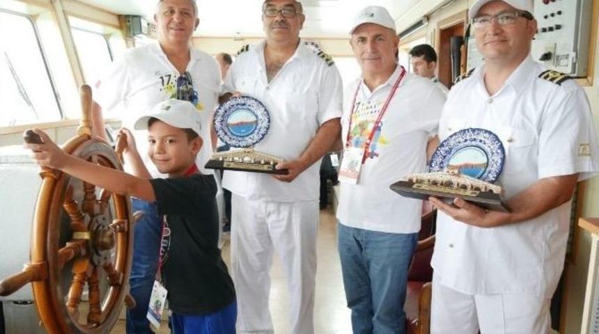 D&uuml;nya Gen&ccedil;liği &ldquo;barış Ve Demokrasi&rdquo; Turunda Buluştu