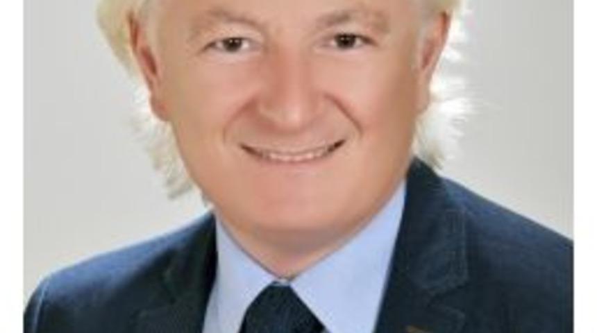 Sosyal Medya Bağımlılığı Her Ge&ccedil;en G&uuml;n Artıyor