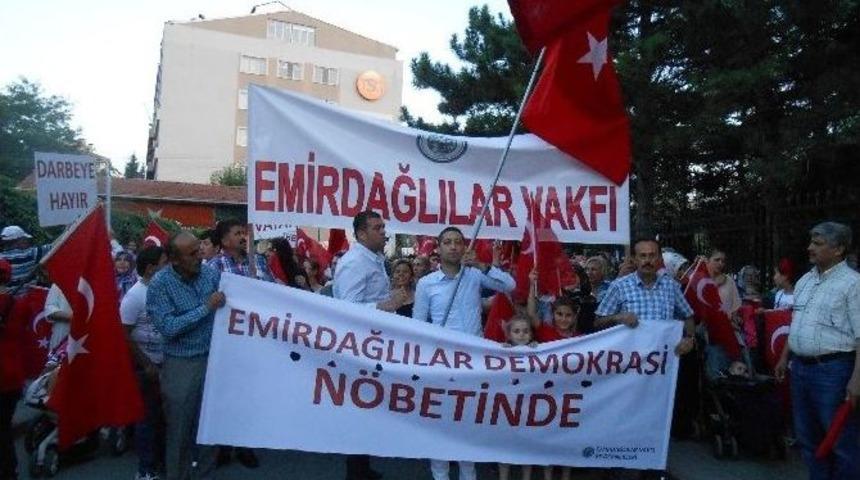 Emirdağlılar&rsquo;ın Demokrasi Y&uuml;r&uuml;y&uuml;ş&uuml;ne Binlerce Kişi Katıldı